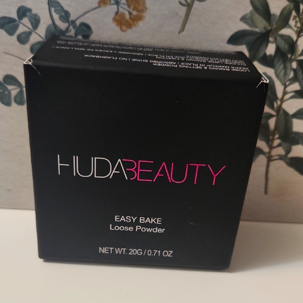 Huda Beauty Easy Bake Loose Powder